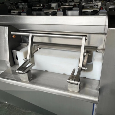 Βιομηχανικό αυτόματο 3D παγωμένο κρέας Dicer 500kg 3kw χαμηλού θορύβου σχεδιασμός για σταθερή κοπή